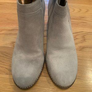 Lucky Brand Women's Yabba Wedge Bootie Light Gray Suede Ankle, size 8.5